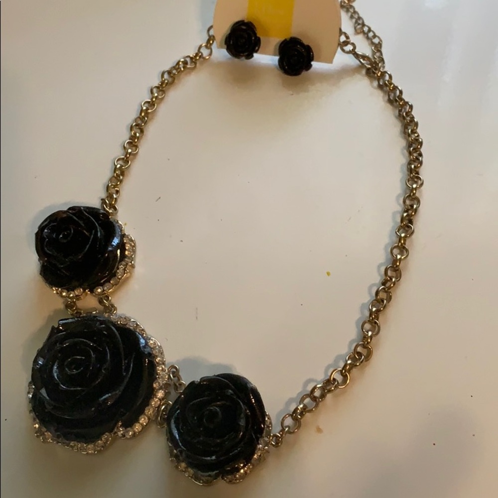 New Women's Necklace set